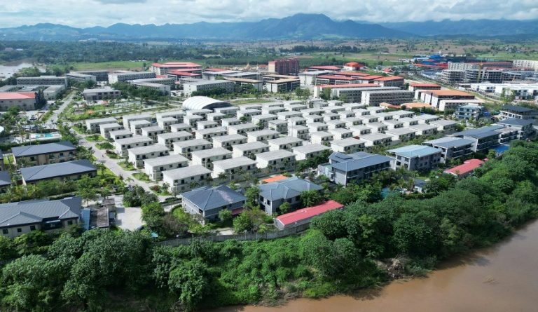 Plus de 600 personnes fuient vers la Thaïlande, après un raid sur un centre de cyberfraude en Birmanie