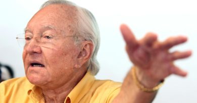 Polynésie: l'ex-président Gaston Flosse auditionné 28 ans après la disparition d'un journaliste