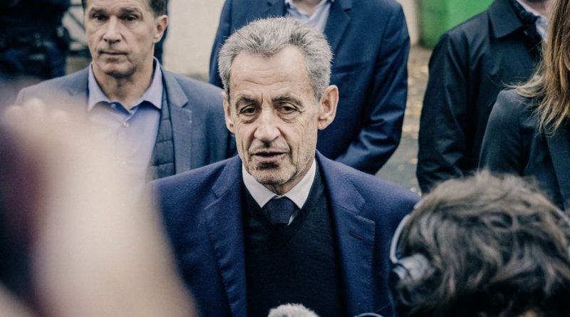Pourquoi deux députés LFI ont-ils visité la prison de la Santé où est incarcéré Nicolas Sarkozy ?