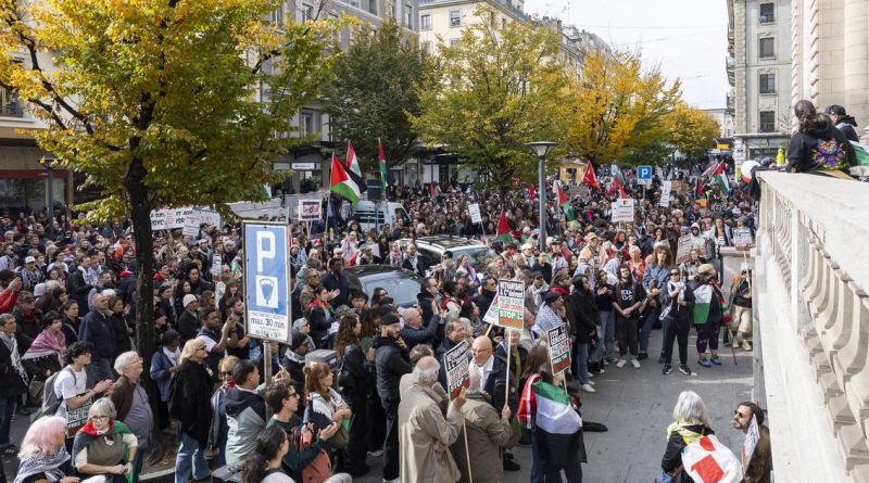 Près de 2000 manifestants à Genève pour dénoncer les multinationales complices en Palestine | RTS