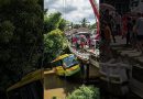 Processus d'évacuation d'un bus tombé dans la rivière