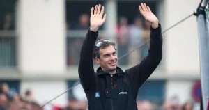 Réécris en français un titre court, viral mais factuel (70–95 caractères), sans superlatifs gratuits ni promesses floues. Garde les mots-clés forts et l’entité principale. Ne renvoie que le titre final, rien d’autre : "De Bernard Tapie à Charlie Dalin, en finir avec l’héroïsation du cancer"