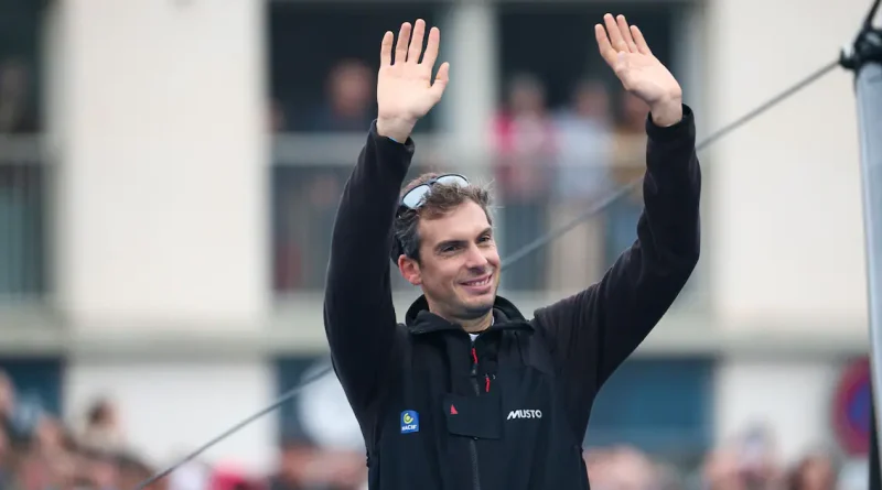 Réécris en français un titre court, viral mais factuel (70–95 caractères), sans superlatifs gratuits ni promesses floues. Garde les mots-clés forts et l’entité principale. Ne renvoie que le titre final, rien d’autre : "De Bernard Tapie à Charlie Dalin, en finir avec l’héroïsation du cancer"