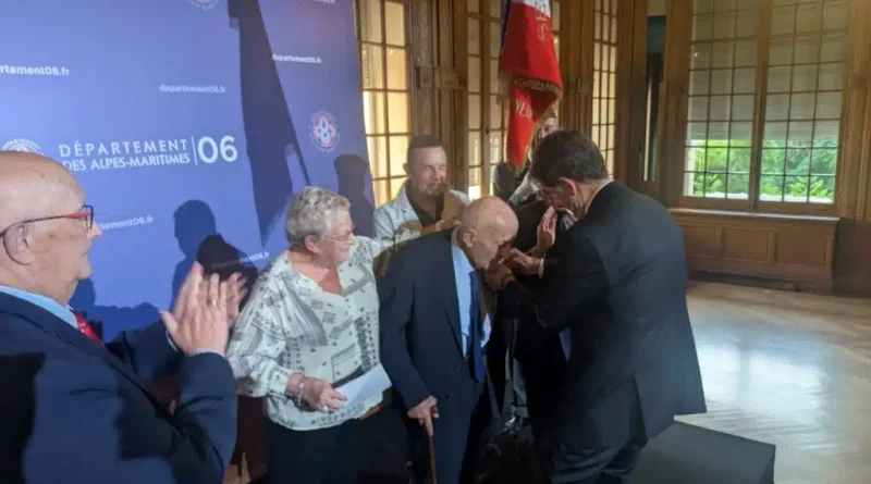 L'ancien combattant René Di Fraja, 102 ans, décoré de la Légion d’honneur