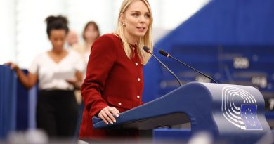 Renew exhorte l’UE à lutter contre la « conception addictive » et à protéger la santé mentale des jeunes | Euractiv FR