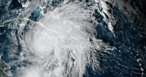 Rétrogradé en catégorie 4, l’ouragan Melissa se dirige vers Cuba