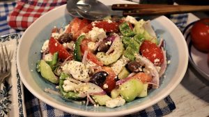 Salade Grecque : Fraîcheur et Saveurs de l'Été !