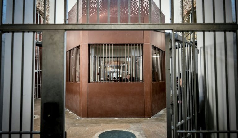 Sarkozy protégé en prison "eu égard aux menaces qui pèsent sur lui", explique Nuñez