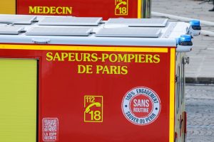 Scène ignoble dans l'Aube : des pompiers de Paris impliqués dans une mascarade raciste