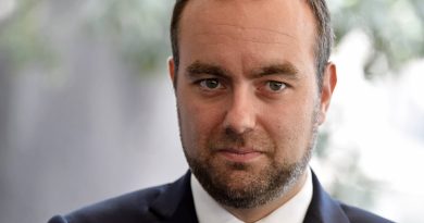 Les élus locaux réagissent aux nominations du gouvernement de Sébastien Lecornu.