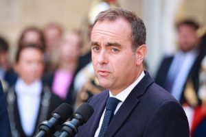 Sébastien Lecornu reconduit par Emmanuel Macron à la tête de Matignon