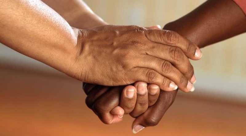 "S'ils s'isolent, c'est la mort"...Dévoilé lors de la deuxième édition de la journée des aidants, le guide "SOS aidants !" vient à la rescousse des aidants familiaux