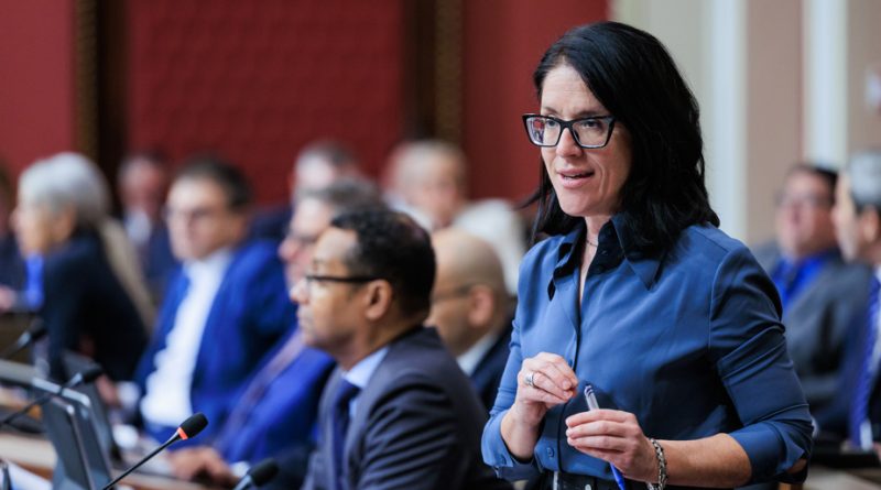 Sonia LeBel n’a pas l’intention de changer le système à trois vitesses