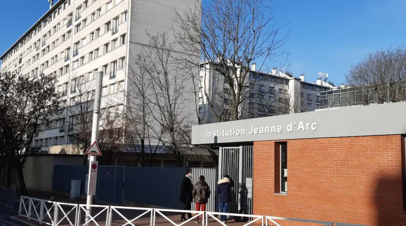 Souffrances dans l’enseignement privé : à Montrouge, comment une directrice reste en place malgré des alertes répétées depuis sept ans