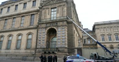 Spectaculaire cambriolage au Louvre, des bijoux "inestimables" dérobés
