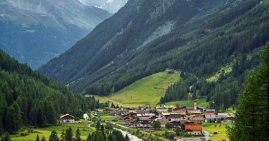 Bourgogne-Franche-Comté, Dijon, Besançon, vineyard, forest, river, mountain, village