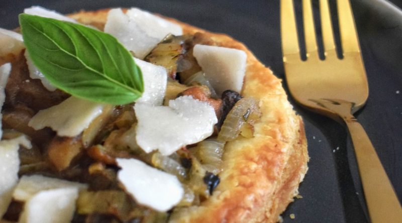 Tarte fine aux cèpes et au parmesan