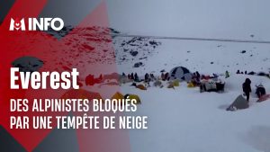 Tempête de neige : des centaines d'alpinistes bloqués à l'Everest