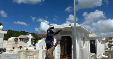 Toussaint : les jobeurs mobilisés au cimetière de La Levée à Fort-de-France