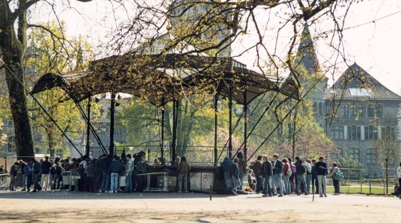 Trente ans après, Zurich songe à un mémorial pour la scène ouverte de la drogue au Platzspitz