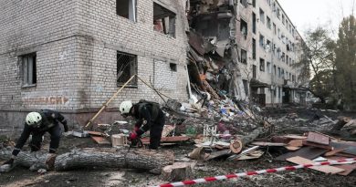 Trois morts et des coupures d'électricité en Ukraine à la suite de frappes russes | RTS