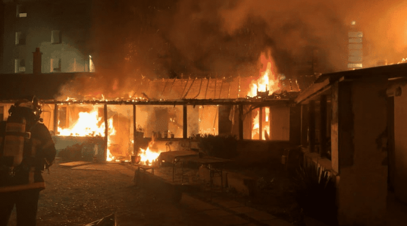Trois suspects interpellés et placés en garde à vue après l'incendie d'une habitation