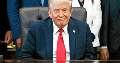 Trump et Poutine, dans un regain de cordialité, annoncent une réunion prochaine à Budapest