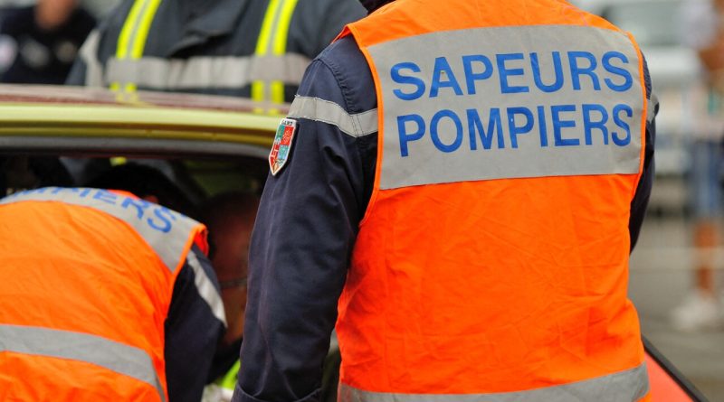 Un automobiliste perd le contrôle de sa voiture et finit dans un poteau électrique à Sandillon