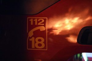 Un bâtiment d'une exploitation agricole de 1 000 m² ravagé par un incendie, trois bovins morts