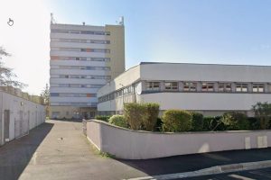 Un homme recherché par la police meurt en se jetant du 6ᵉ étage