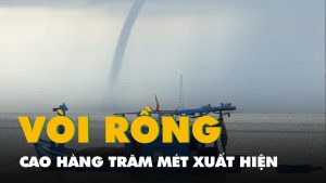 Un impressionnant vòi rồng de plusieurs centaines de mètres à Phú Yên