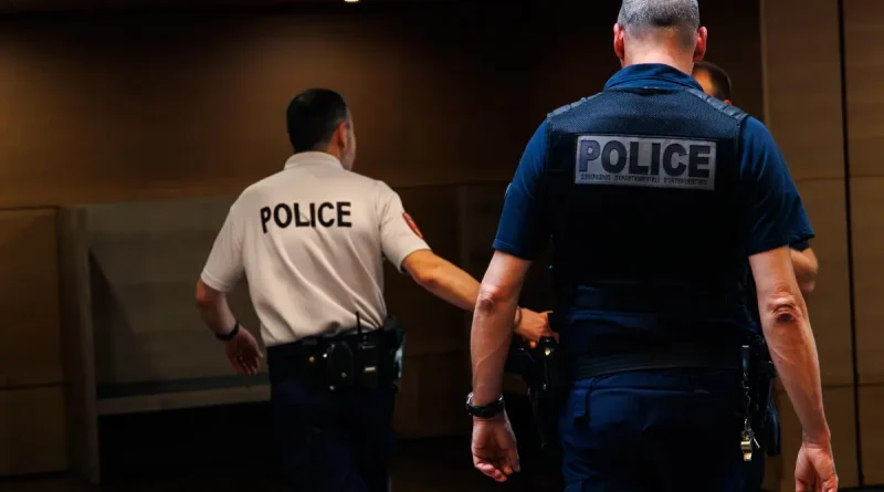 Policiers. @Hugo LAUBEPIN