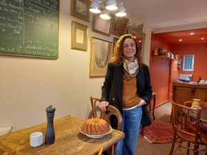 Un restaurant brocante ouvre en centre-ville dans l'Oise, le menu change tous les jours