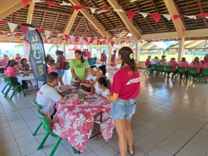 Des stands et des ateliers à la mairie, au plus près de la population (Crédit : Anne-Charlotte Lehartel).