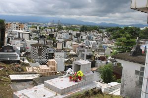 Une Toussaint sous tension dans les cimetières de Guadeloupe