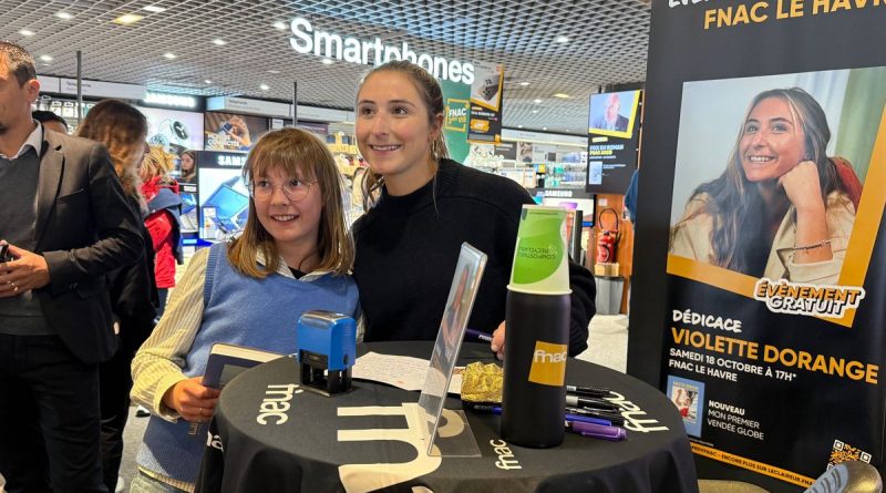 VIDEO - "J'espère inspirer les filles à faire de la voile" : la skippeuse Violette Dorange en dédicace au Havre - ici