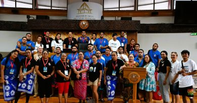 Visite guidée pour une délégation de Futuna à l'Assemblée