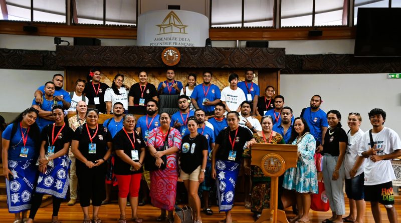 Visite guidée pour une délégation de Futuna à l'Assemblée