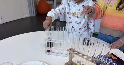 Vitrolles célèbre la Fête de la science autour de la chimie, à la médiathèque La Passerelle