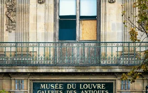 Vol au Louvre : cinq nouvelles interpellations, dont un membre du commando