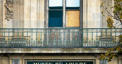 Vol au Louvre : cinq nouvelles interpellations, dont un membre du commando