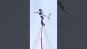 Volez au-dessus de l'eau : l'adrénaline du flyboard !