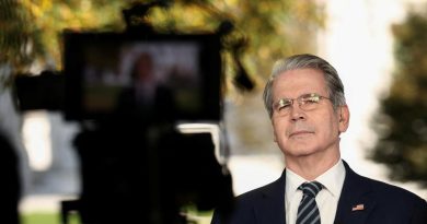 Washington sanctionne les géants pétroliers russes, la rencontre Trump-Poutine annulée | RTS