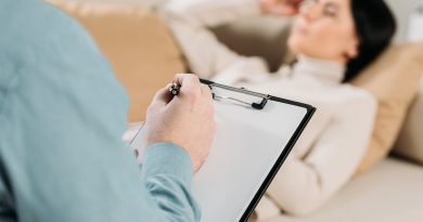 Pour ceux qui souhaitent devenir praticiens en hypnose et apprendre ce métier, des écoles reconnues comme Harmonesis proposent une formation complète et structurée de qualité (Visuel Adobe Stock 246801478)