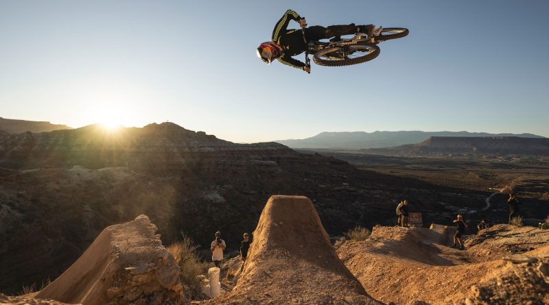 Thomas Genon, le Belge, monte enfin sur le podium de la Rampage en VTT freeride - RTBF Actus