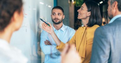 Un mauvais collègue peut-il se transformer en bon manager ? - RTBF Actus
