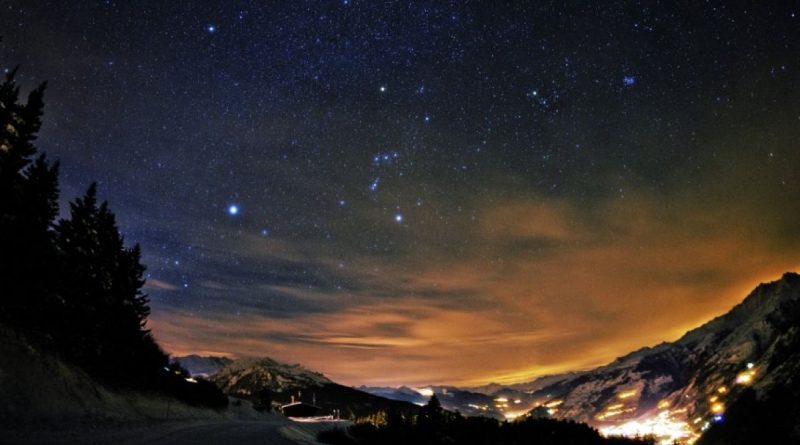 Ciel étoilé au-dessus de Bourg-Saint-Maurice en Savoie