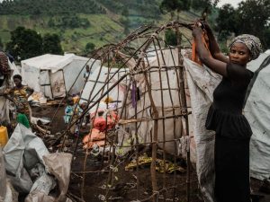 Jeune déplacée dans un camp de refugiés en République démocratique du Congo
