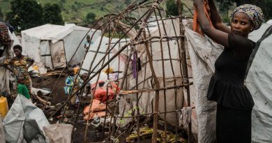Jeune déplacée dans un camp de refugiés en République démocratique du Congo
