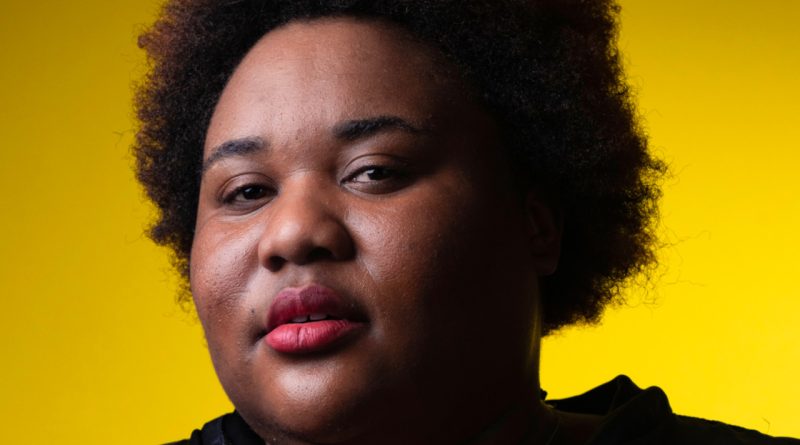 «Avale», le premier roman de la comédienne Séphora Pondi : une exploration de la bouche et du double.